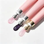 Shiny lip oil for smooth lips