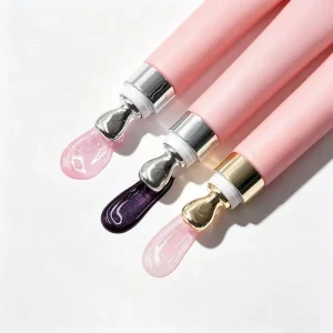 Shiny lip oil for smooth lips