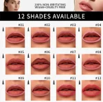 Liquid lip liner pen held at precision angle