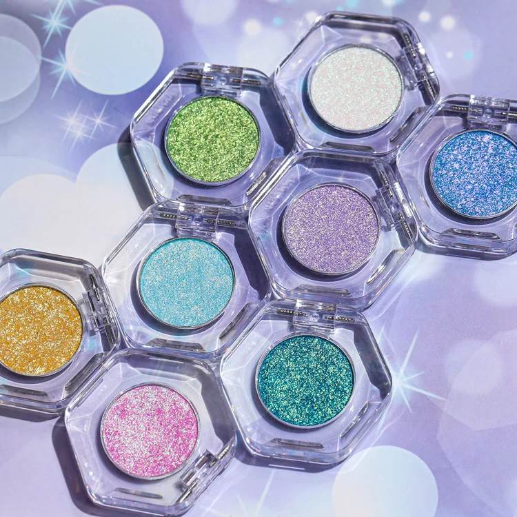 Shifting eye color with a luminous multidimensional effect Color shifting shimmer pigment for modern eye looks
