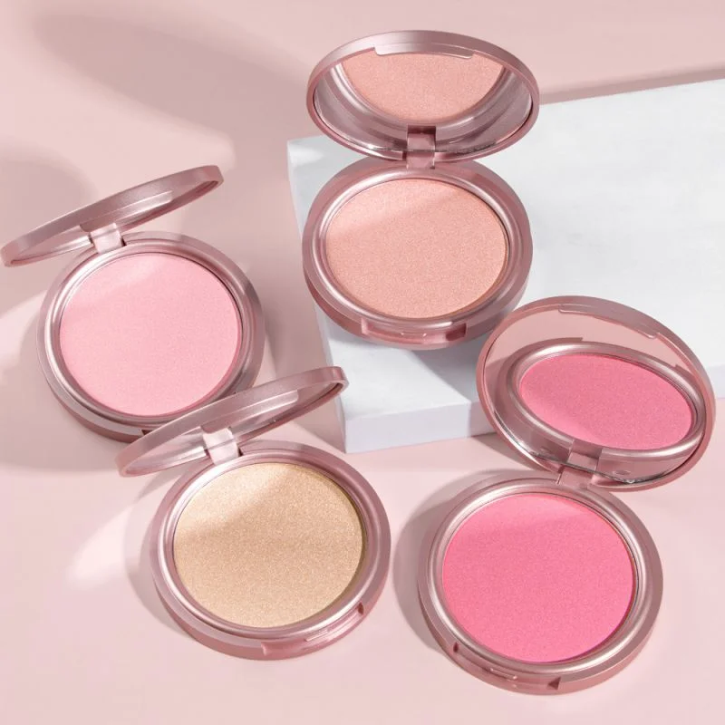 Cosmetic pan arrangement featuring soft reflective textures