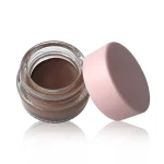 Smooth eyebrow color with a creamy makeup texture