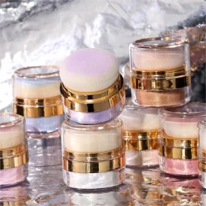Pressed face powder highlighter with applicator