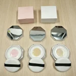 Makeup setting powder with a delicate loose texture