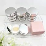 Silky loose powder for setting foundation and concealer