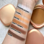 Finely textured face powder for seamless blending