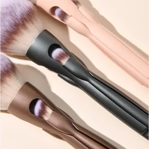 Compact magnetic cosmetic brush set for professional and personal use